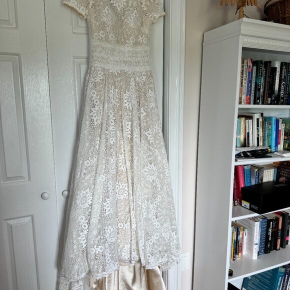 AW Bridal Calla Wedding Dress - Lace, Ivory, Train, Short Sleeves, Fitted Waist - Picture 7 of 9